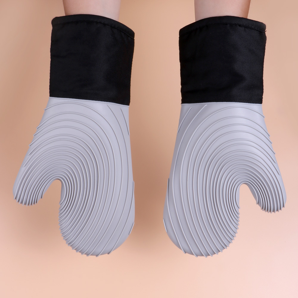 Grip Without the Drip: Why Kitchen Silicone BBQ Grilling Gloves Rule in Summer