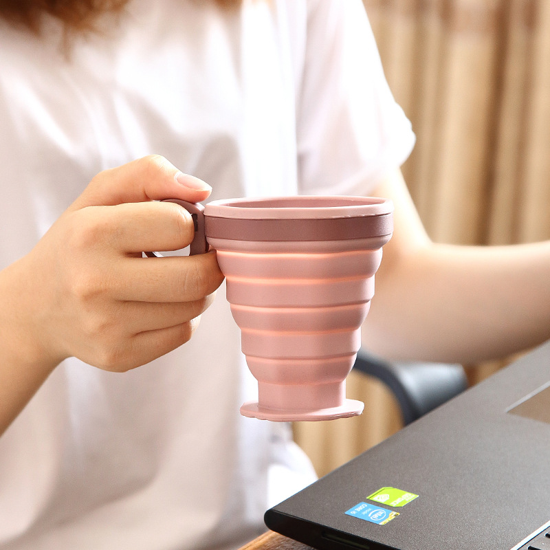 Collapsible Silicone Coffee Cup – 220ml Reusable Foldable Travel Mug with Lid