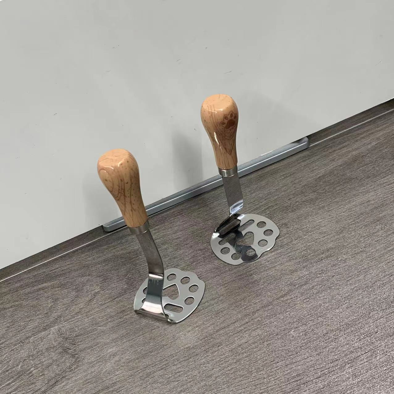 Wood Handle Bottle Opener – Manual Stainless Steel Cap Remover for Beer & Soda