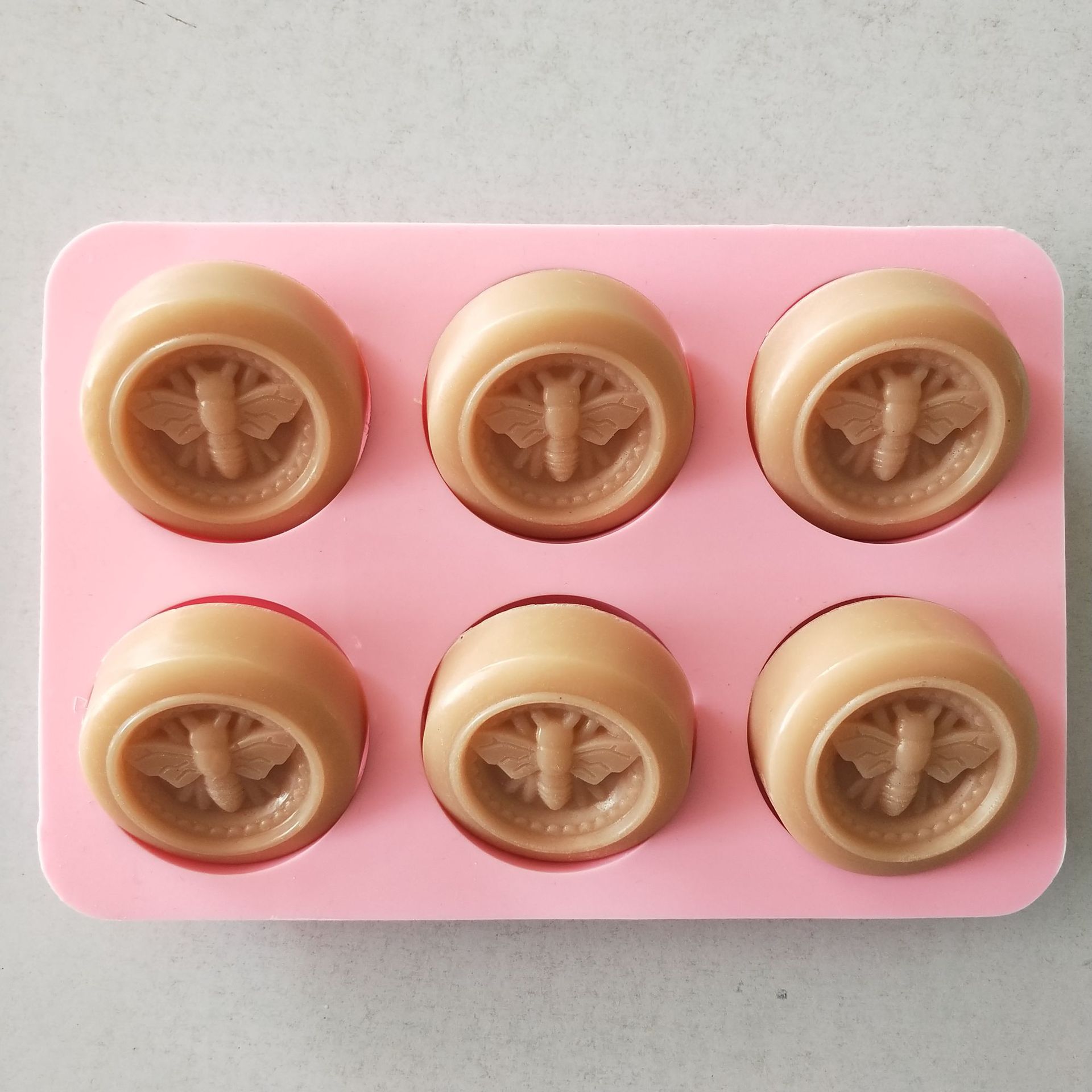 6-Cavity Bee Design Round Silicone Mold – Food Grade for Soap, Chocolate, Resin, or Cake