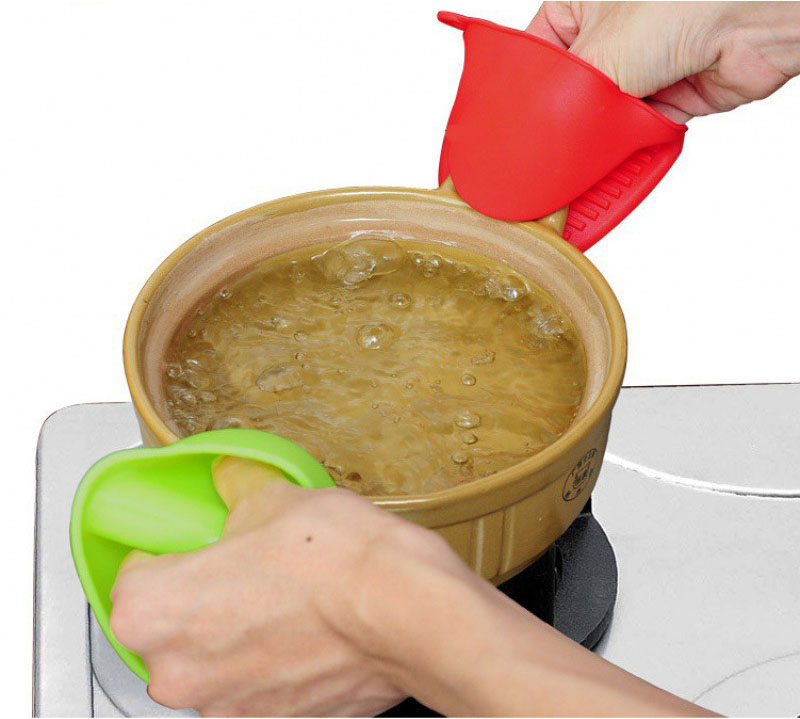 Silicone Pinch Grip Mitts – Heat Resistant Mini Oven Gloves for Kitchen Use