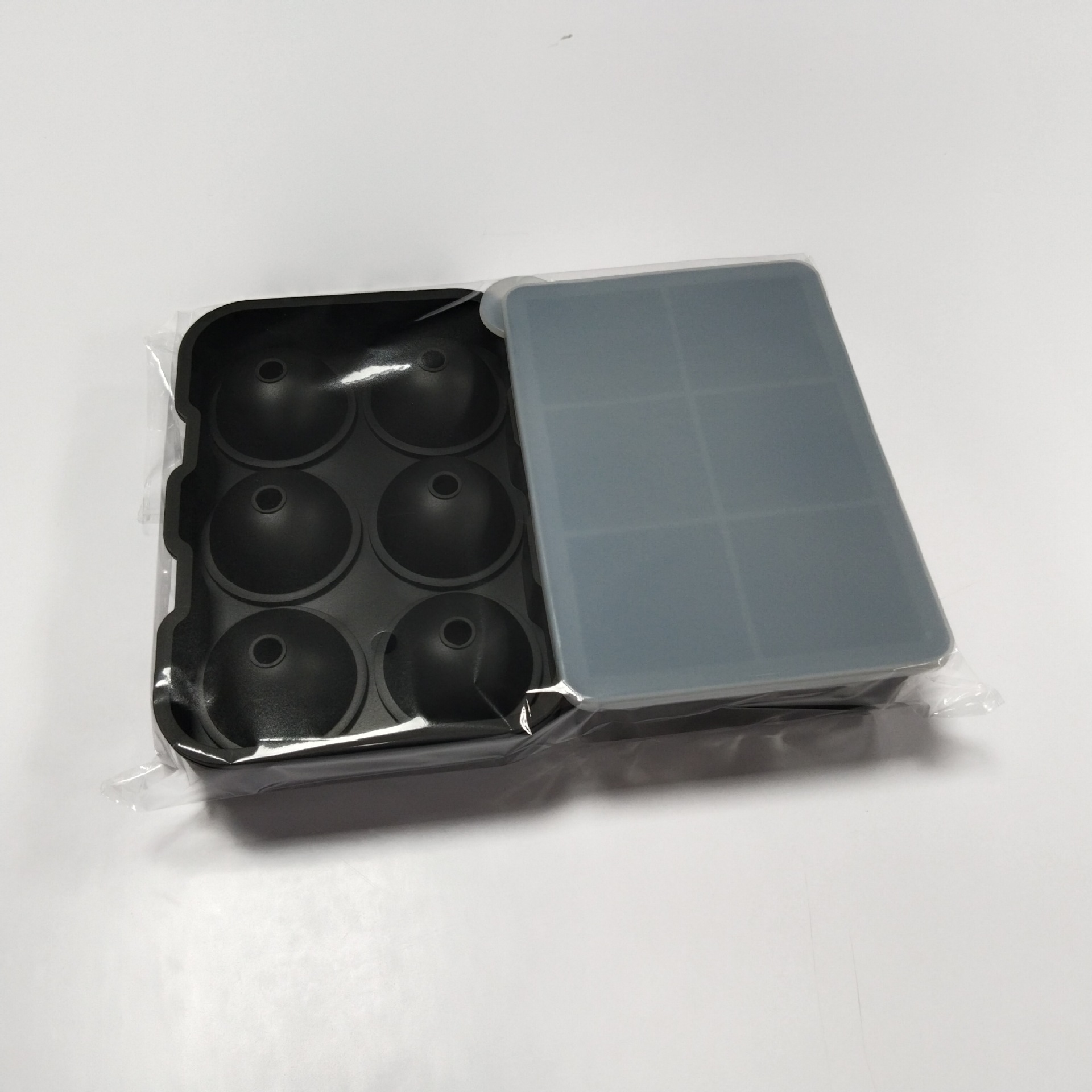 Large Silicone Ice Cube Tray with Lid – Flexible Mold for Whiskey, Cocktails, and Beverages
