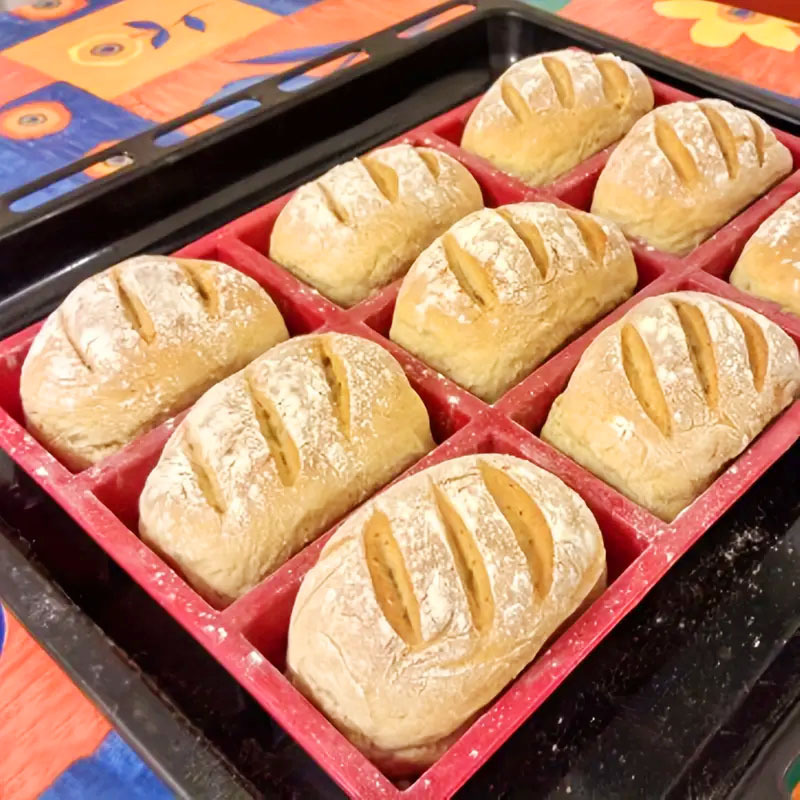 Silicone Bread Loaf Mold - Non-stick, Perfect for Baking Small Loaves (Red)